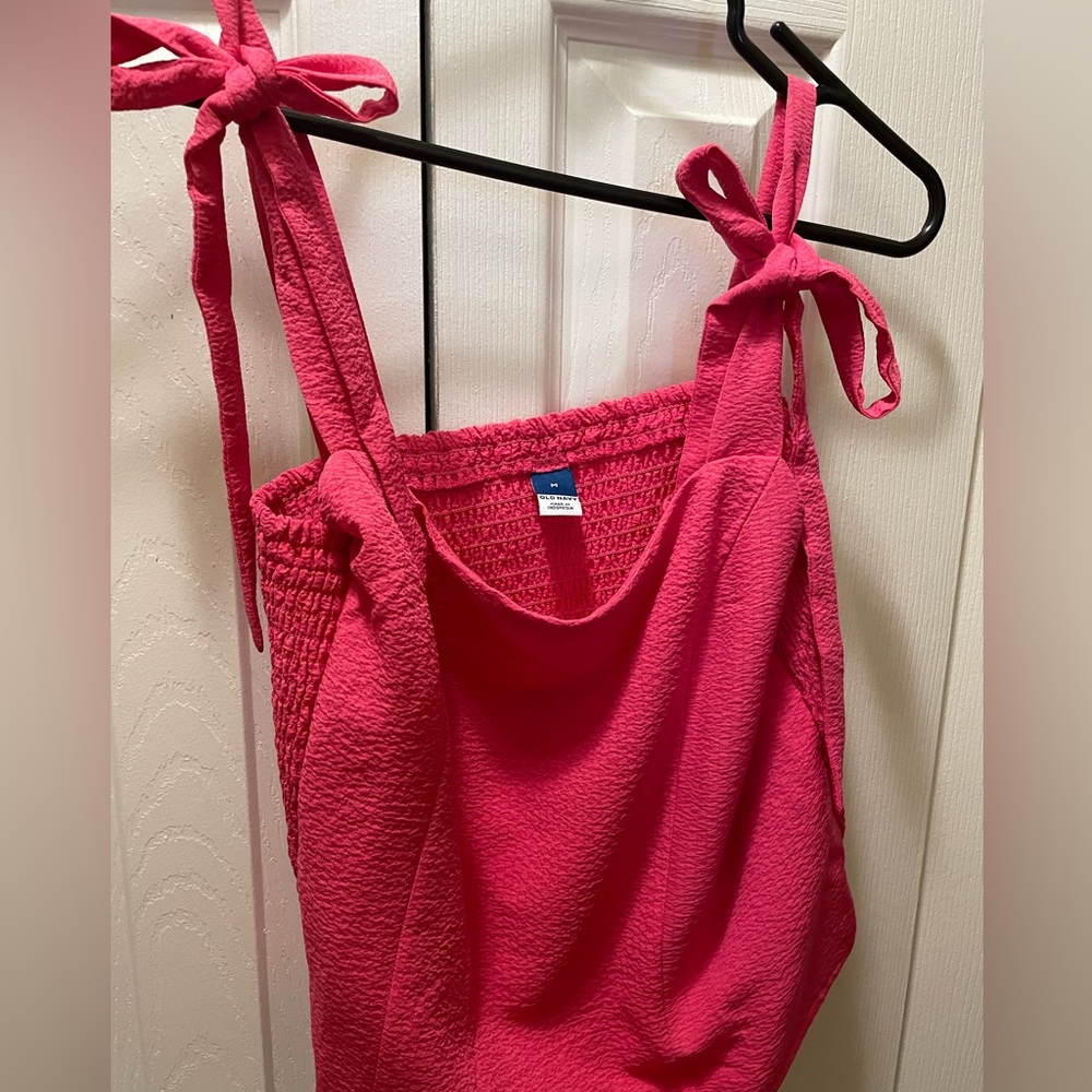 Old Navy pink ladies camisole tie top - size med